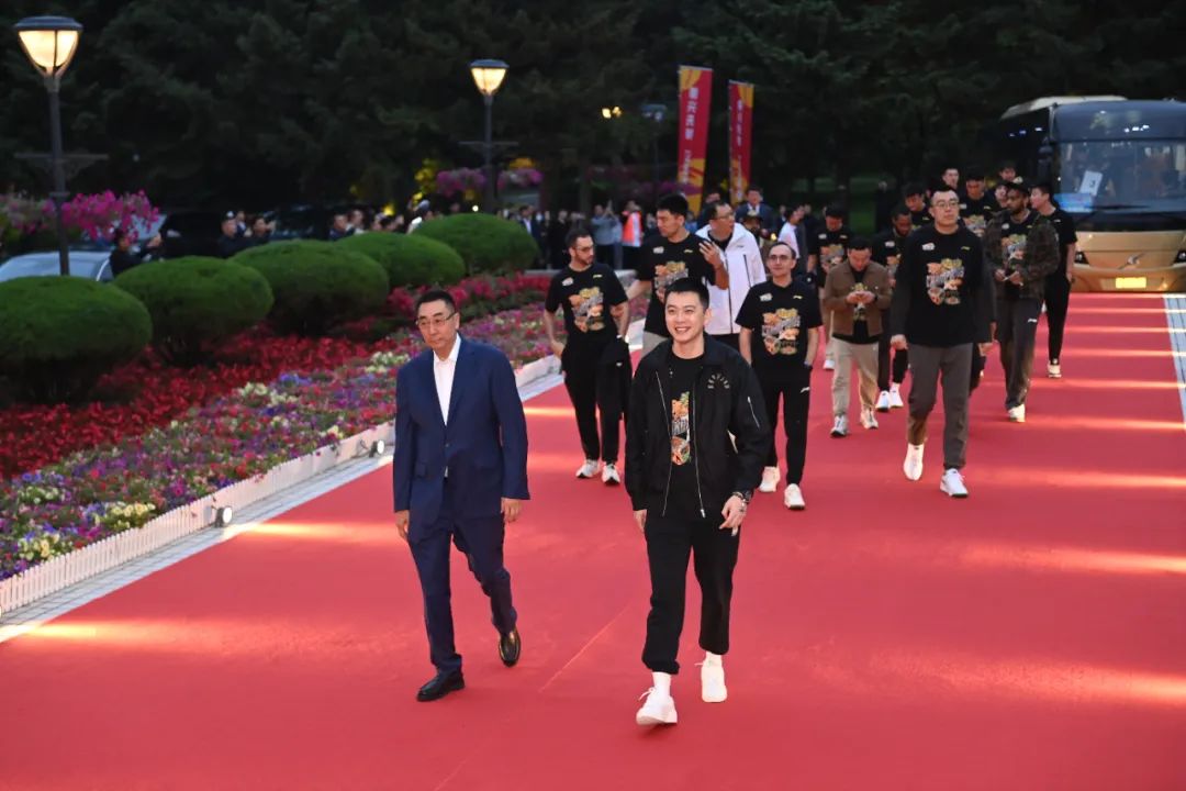 人民大学篮球队_人民大学篮球夺全国冠军_中国人民大学男子篮球队